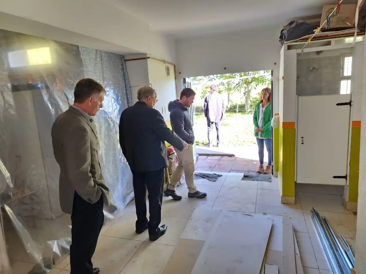 El intendente Lunghi supervisó los avances de obra en la Escuela 33