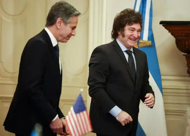 El secretario de Estado expresó el apoyo de EEUU y dio vía libre a la dolarización