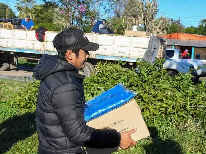 La entrega de cajas alimentarias realizada en
el Nam-Qom fue acompañada por una frazada
