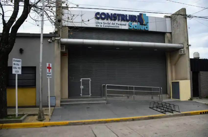 Atacaron a balazos la sede de la Uocra en San Lorenzo