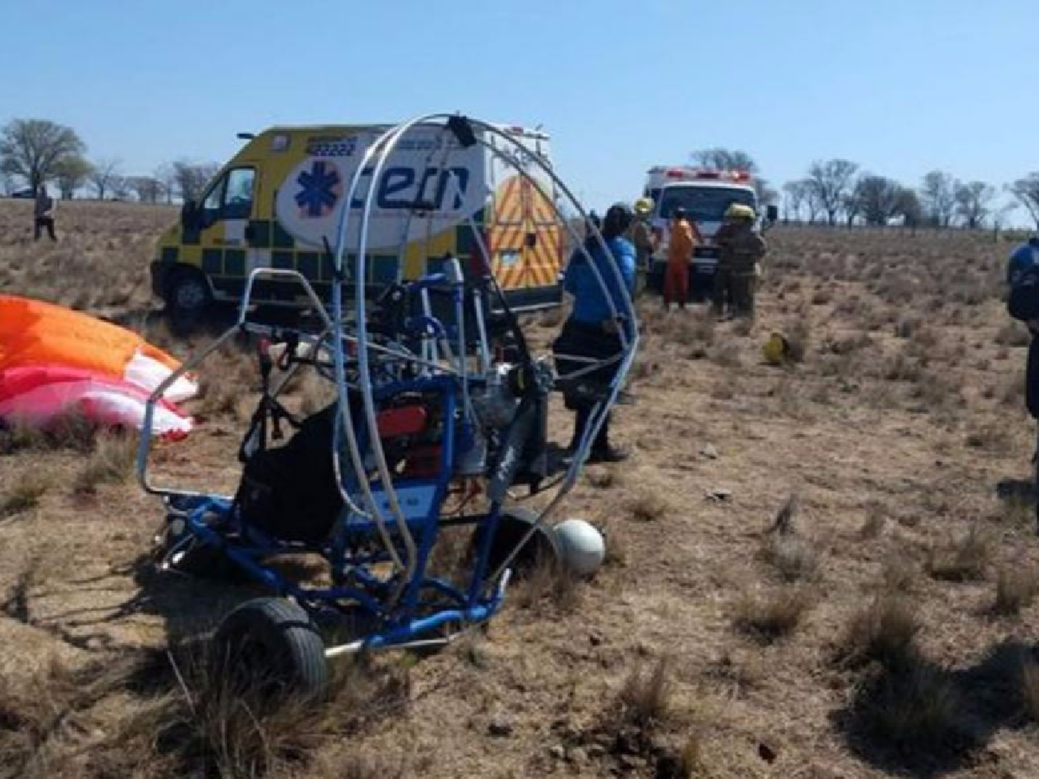 Un hombre permanece en grave estado tras caer desde un parapente a motor en La Cumbre