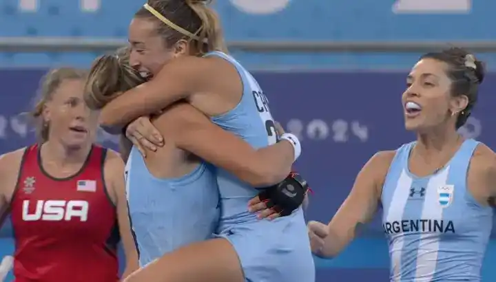 El seleccionado de hockey femenino logró un importante triunfo en lo que fue el debut en la competencia internacional.