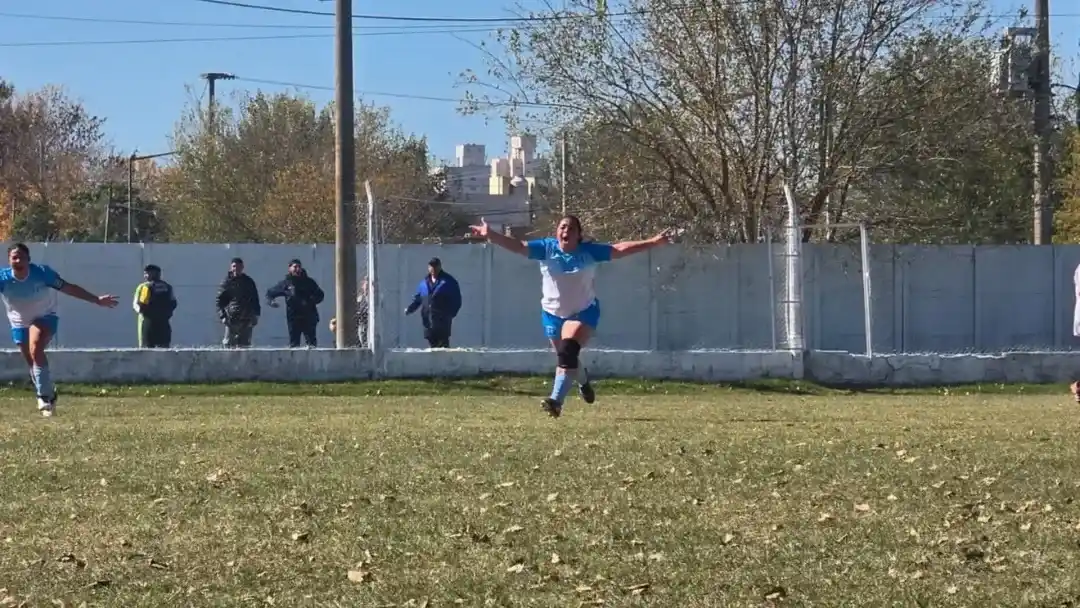 Grito de gol de Gisela Rodríguez: el Saca derrotó a Pueyrredón, le sacó el invicto y le arrebató la punta de la Zona 1.
