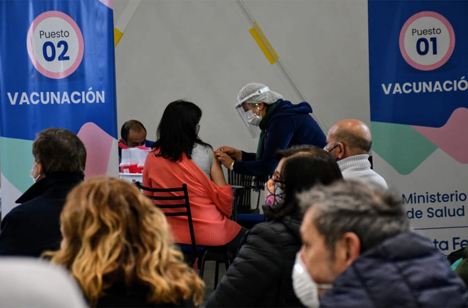 Advierten que la vacunación en la provincia avanza a paso firme y recomiendan extremar cuidados para el Día del Padre