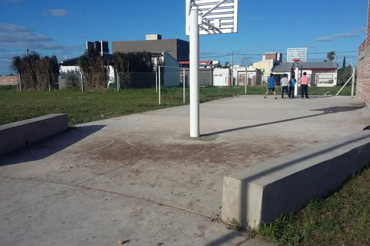 Trabajan en la puesta en valor de los espacios públicos de la ciudad