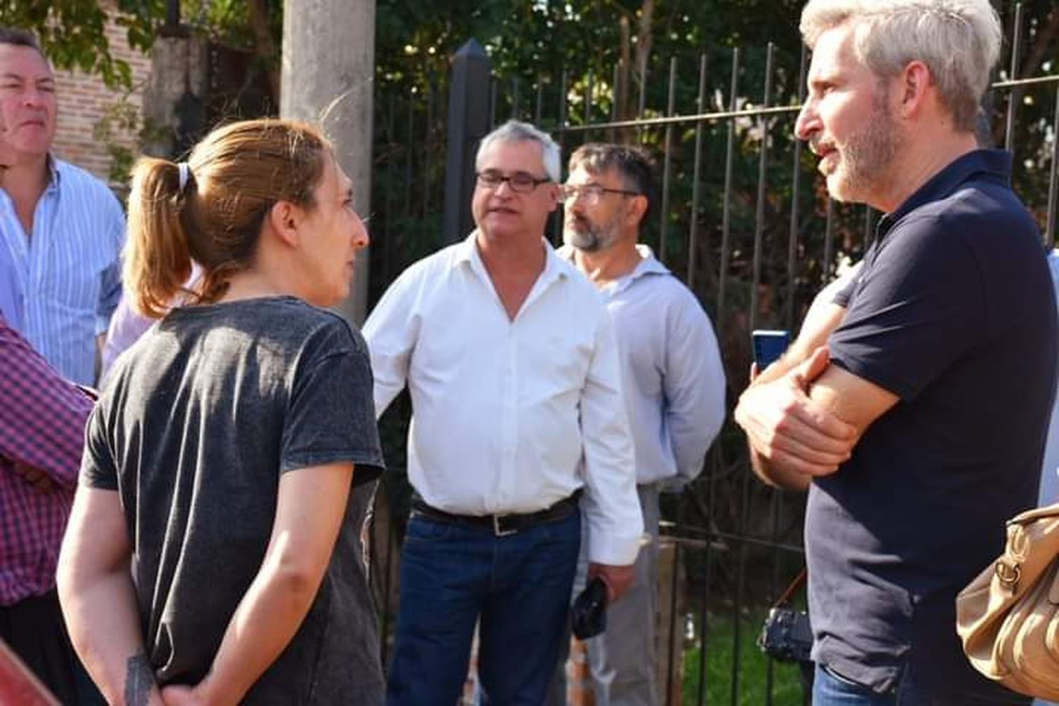 Pablo Echandi y Rogelio Frigerio recorrieron el barrio Hipódromo de Gualeguaychú