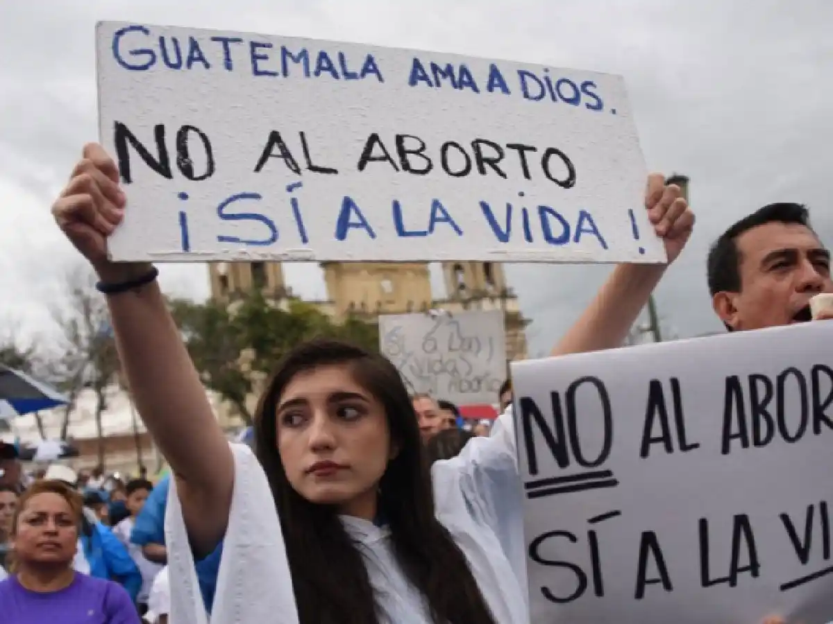 Guatemala prohibió el matrimonio igualitario, educación sobre diversidad sexual y penalizó el aborto