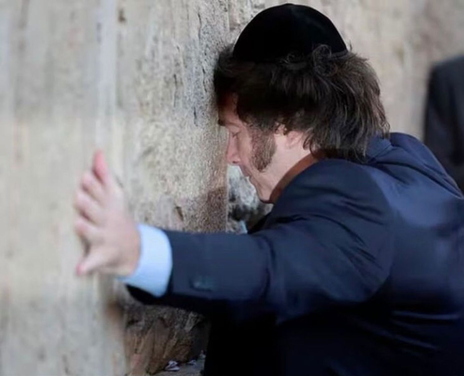 Milei lloró en el Muro de los Lamentos y se reunió con el presidente de Israel