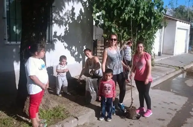 “A Buen Puerto” realizó una nueva tarea de plantaciones en Puerto Ruiz
