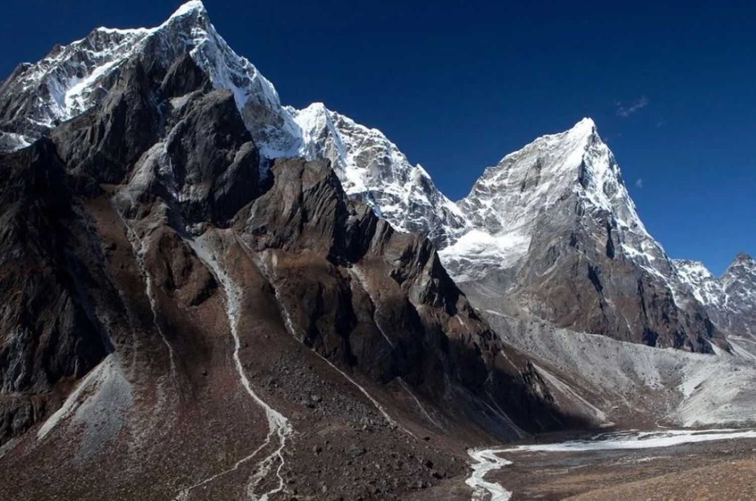 Tragedia en el Himalaya: al menos 10 muertos y 18 desaparecidos tras una avalancha