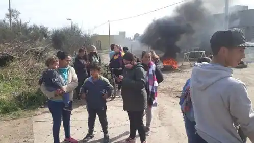 Vecinos se manifestaron en Suárez García y Azucena para reclamar por la falta de agua