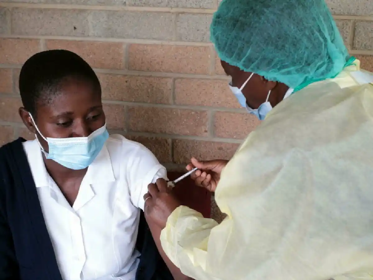 Para la OMS, una tercera dosis, cuando África solo tiene al 2% vacunado, es "una burla a la equidad"