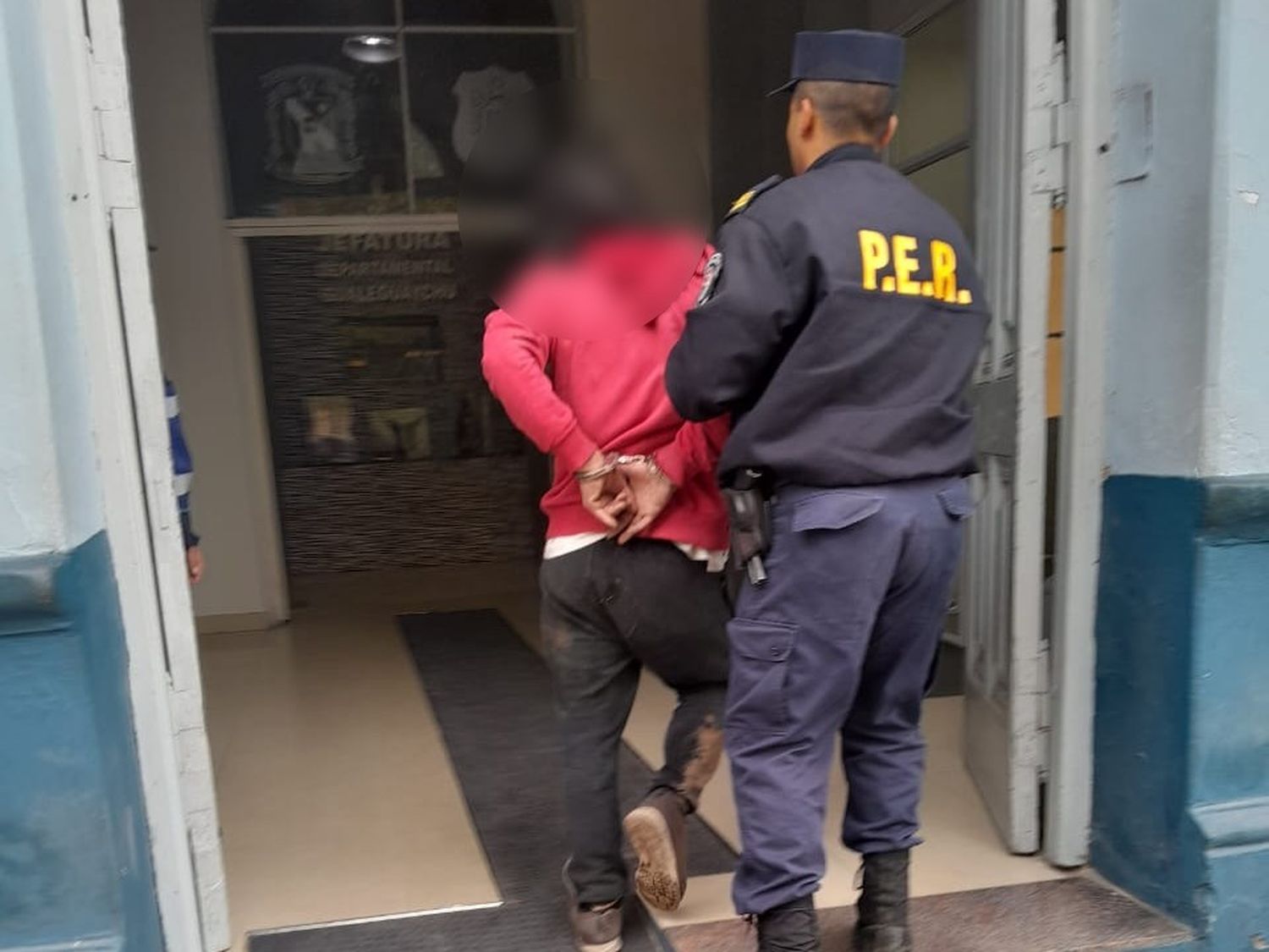 Dos delincuentes intentaron robarle a un vecino a plena luz del día