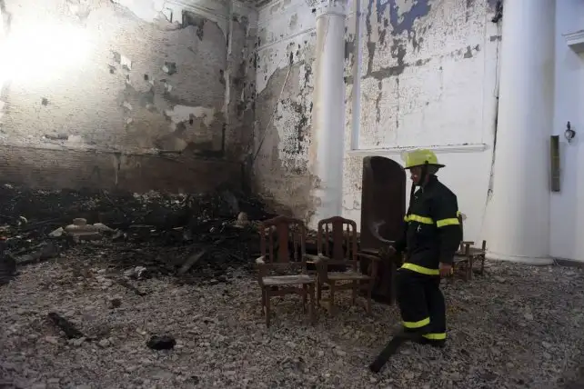 Investigan si el incendio de la Catedral de San Nicolás fue intencional