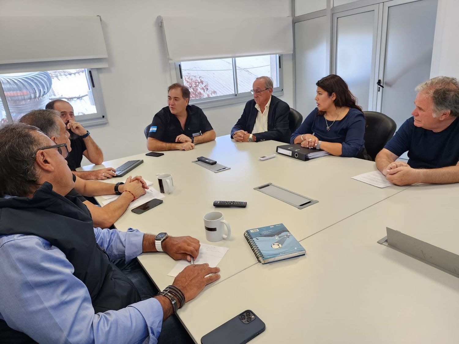 El Intendente junto a sus colaboradores en una audiencia en el Ministerio de Seguridad bonaerense.