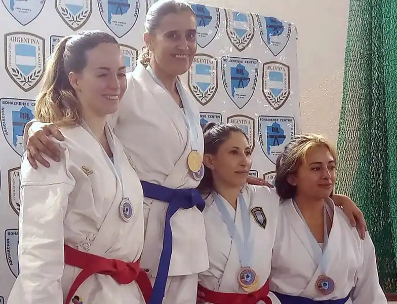 Oro para competidores locales