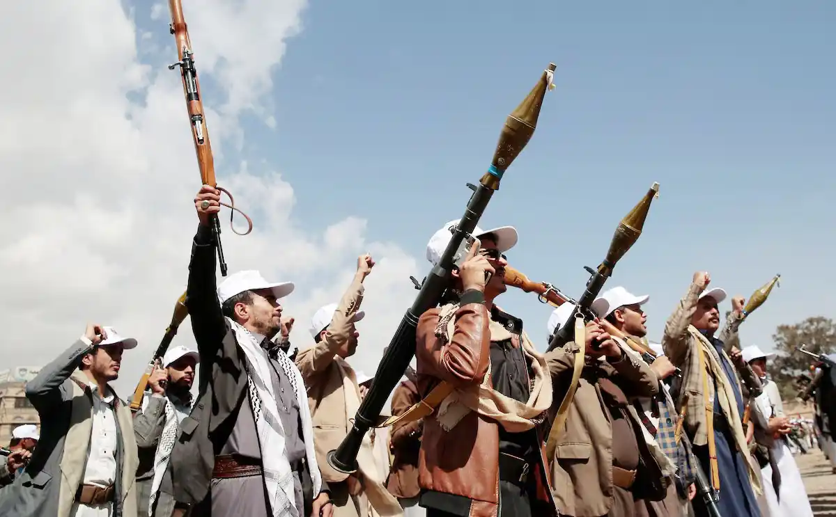 Los rebeldes hutíes de Yemen amenazaron con atacar a todos los barcos norteamericanos que naveguen por el mar Rojo