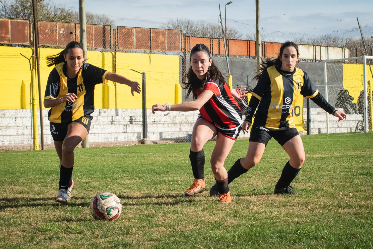Fútbol Femenino: Huracán, El Nacional y Colegiales a semifinales