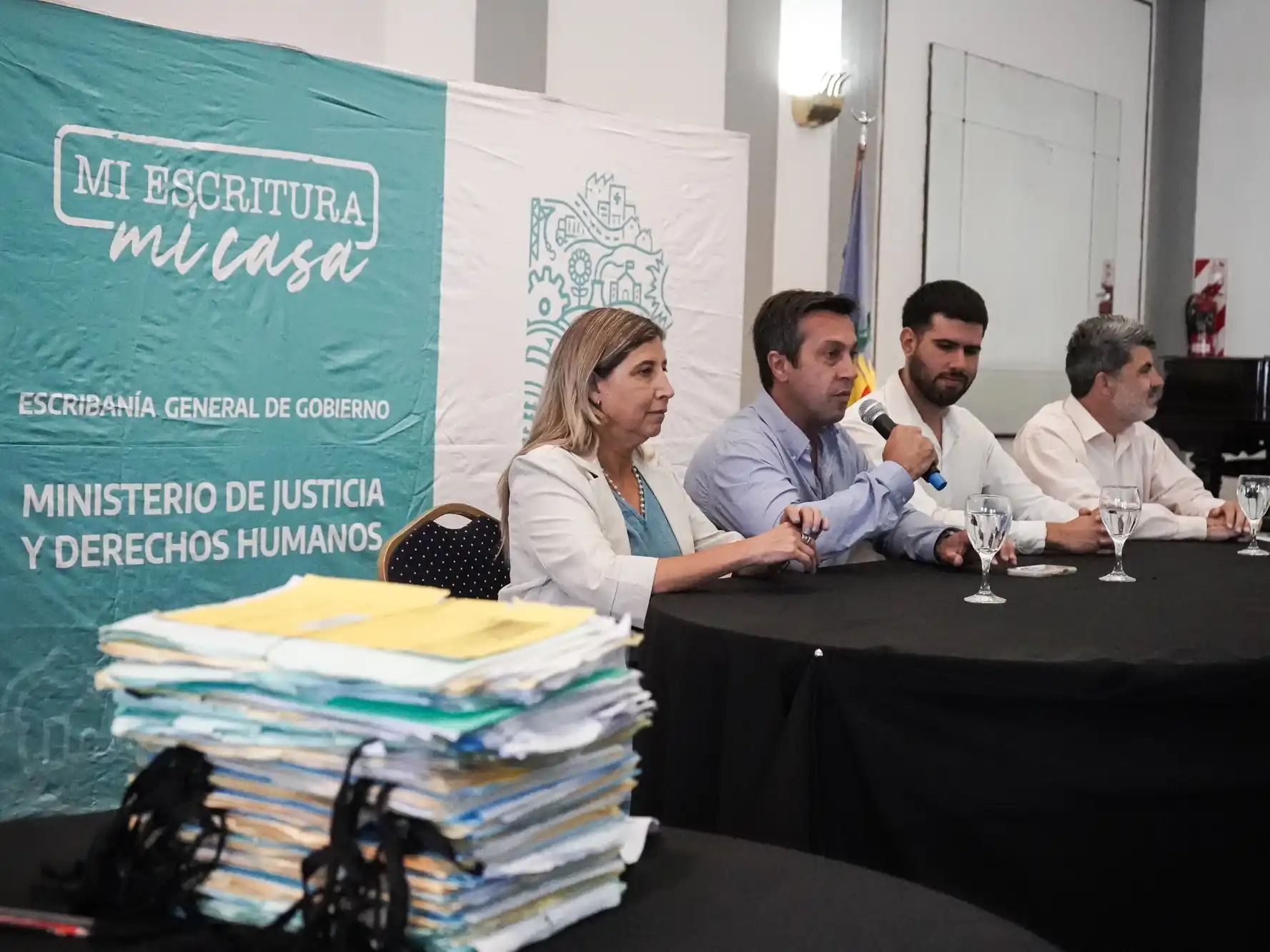 Más de 130 familias firmaron la escritura para la vivienda propia