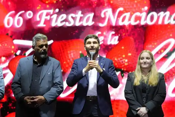 El gobernador Pullaro participó de la 66ª Fiesta de la Frutilla en Coronda