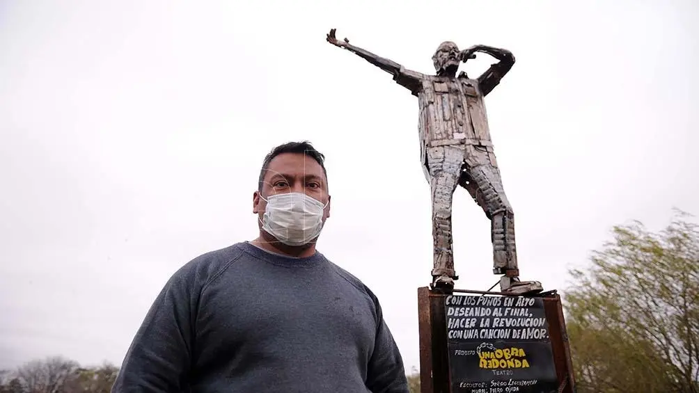 El Indio Solari tiene su escultura en La Matanza