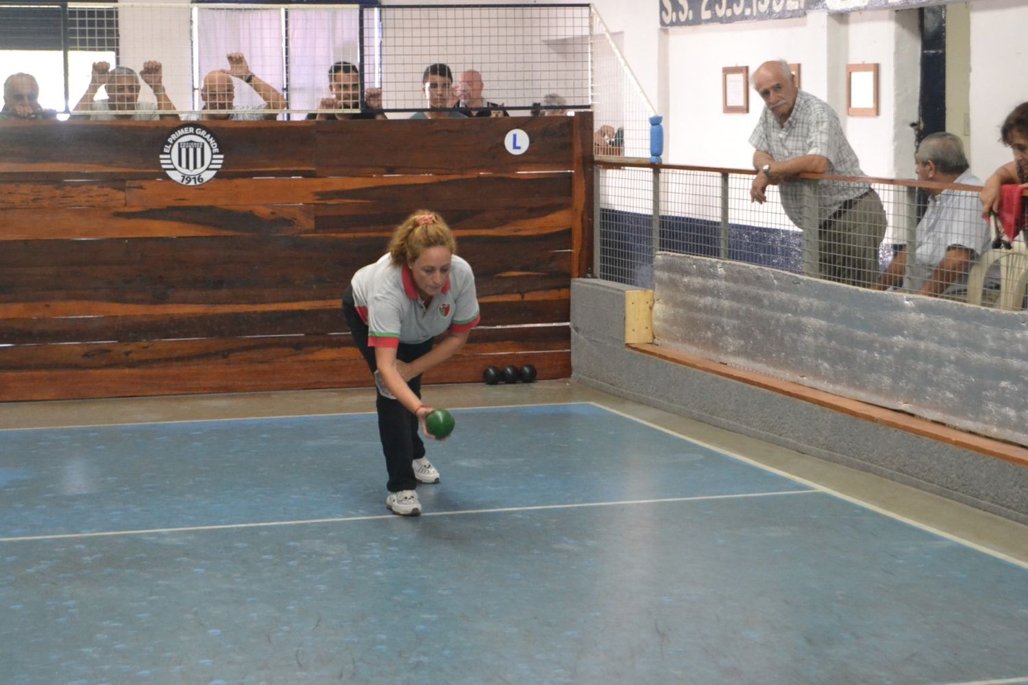 Telma Dotta hizo un gran torneo. En la gráfica la vemos en plena acción y recién sucumbió en la final del certamen.