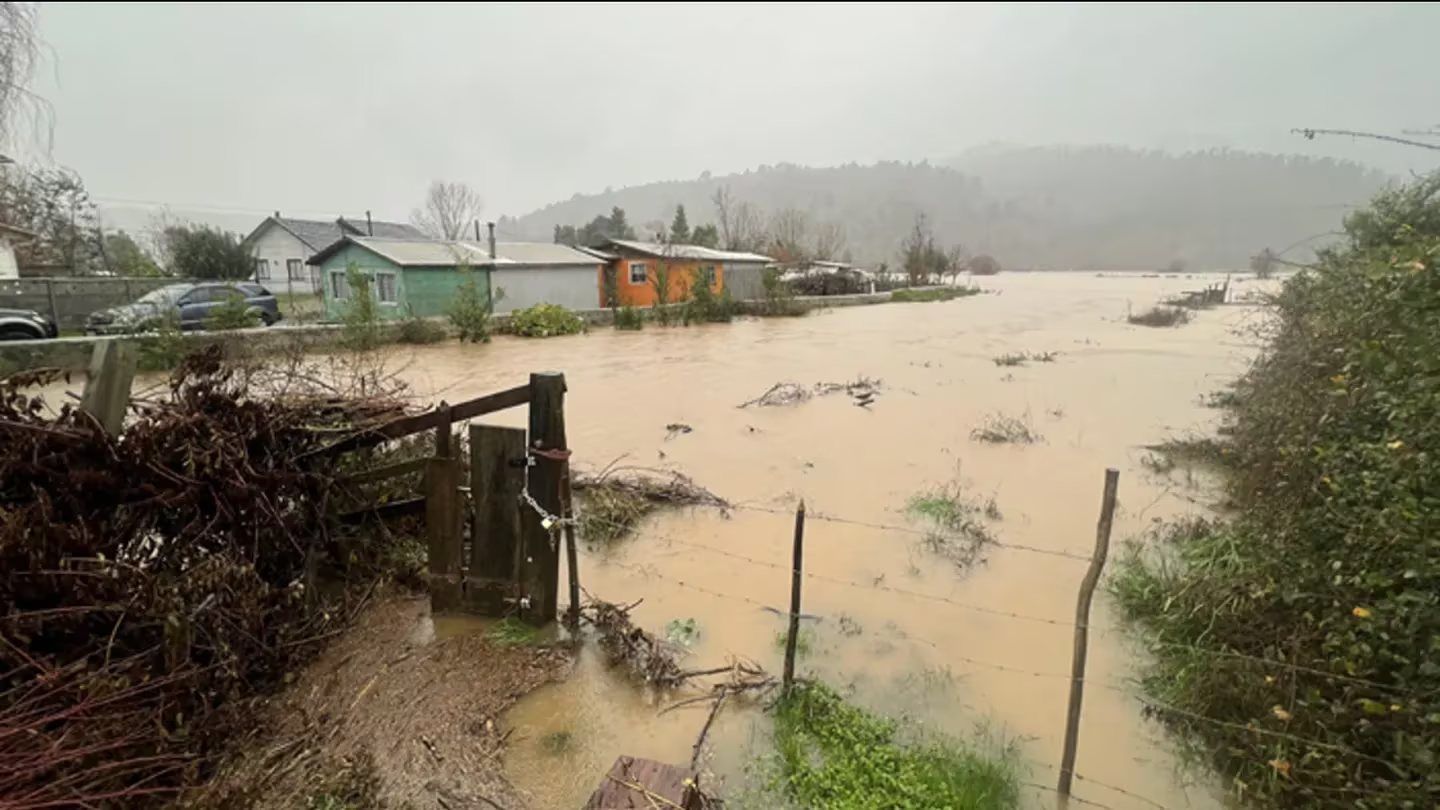 Graves inundaciones afectan el sur de Chile (Foto: Emol)