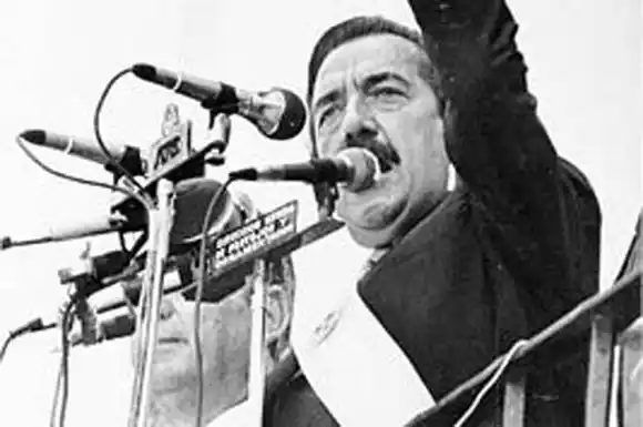 �SLa democracia es el camino, la política es el camino⬝