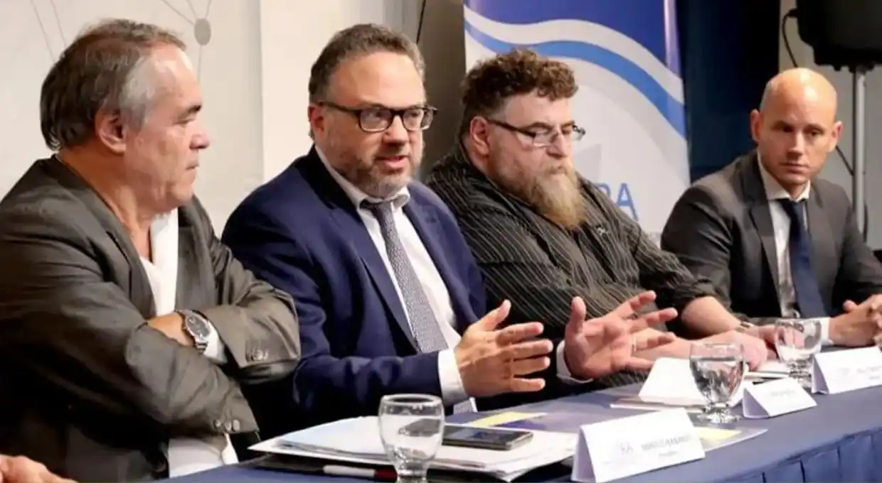 El BCRA fijó un tope del 55% a la tasa de tarjetas de créditos