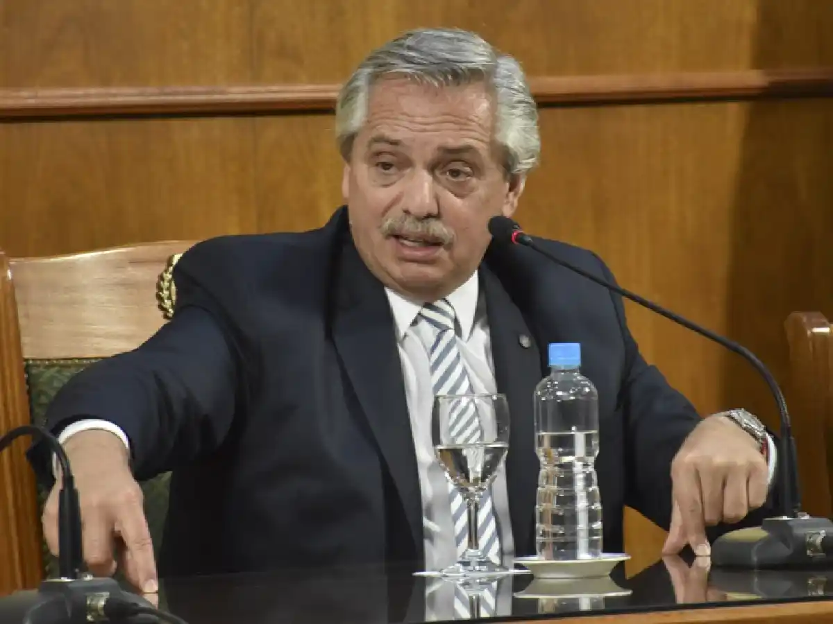 El Presidente advirtió que podría "subir las retenciones o poner cupos" por el alza de precios