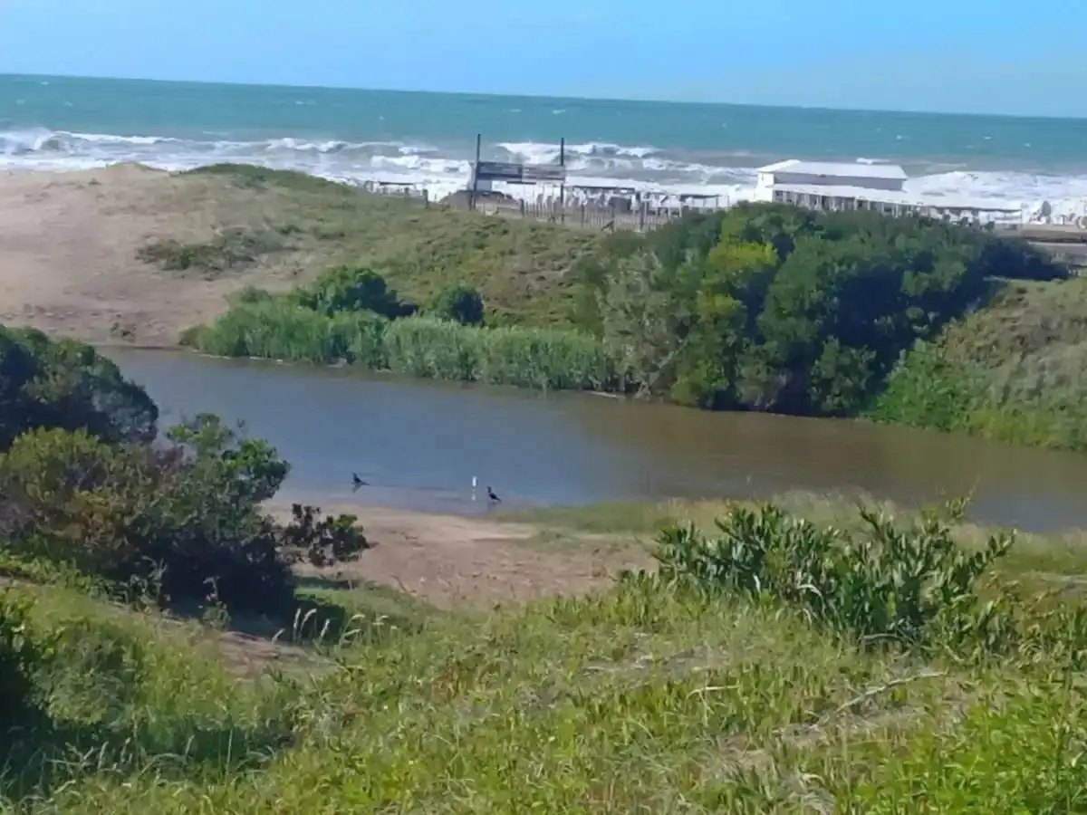 La iniciativa surge a partir de reiteradas denuncias de vecinos por la presencia de olores nauseabundos y contaminación hídrica en la cuenca del Arroyo Corrientes.