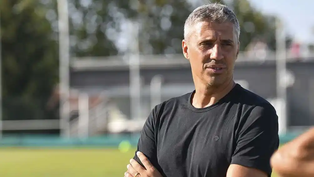 Crespo asumió en Banfield: «Le agradezco al club por confiar en mí»
