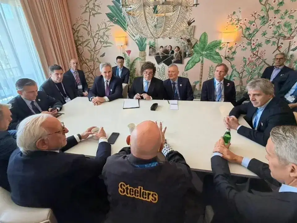 Javier Milei presidió la reunión con empresarios.