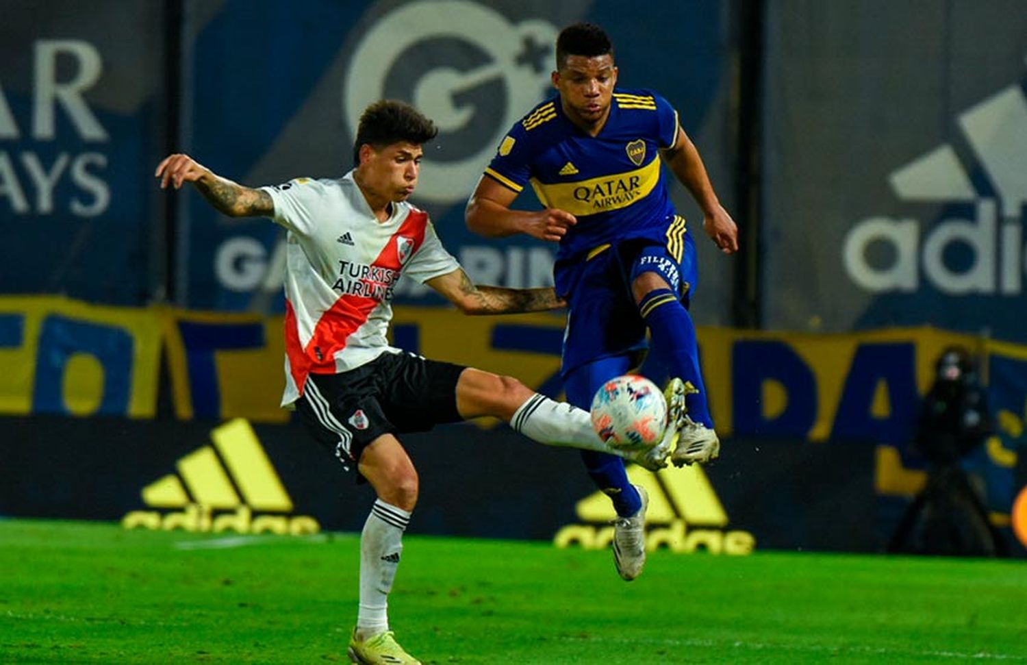 Boca pasó a semifinales tras superar a River por penales