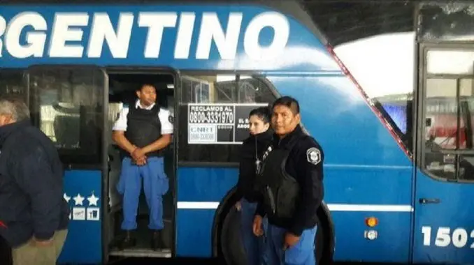 Se tomó un micro para viajar a La Plata y llegó muerto a la terminal