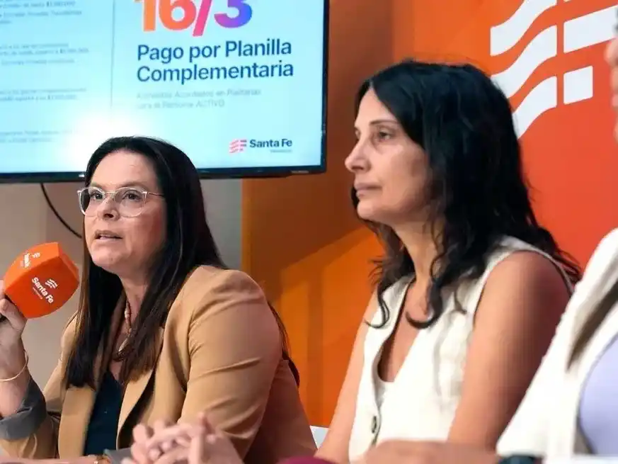 Etchevarria, Azario y Gallo Ambrosis dieron los detalles de la medida.