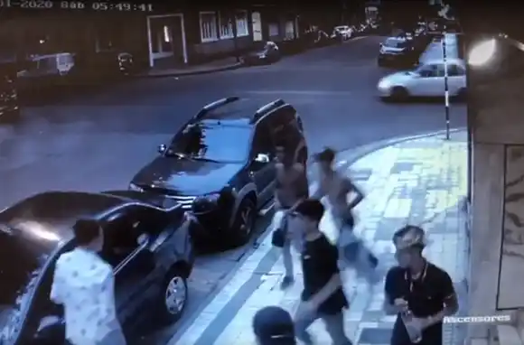 Violento ataque a dos jóvenes turistas en Las Heras y Brown