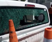 Le secuestraron la moto por conducir sin documentación y destrozó dos móviles de Tránsito