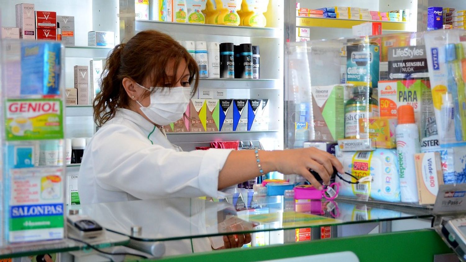Fiscalizan a Farmahorro: ordenan bajar precios de 20 productos esenciales