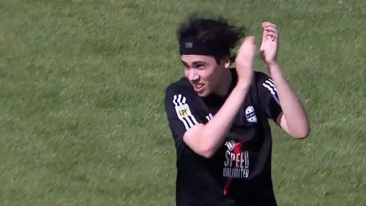 Spreen debutó en Riestra ante Vélez.