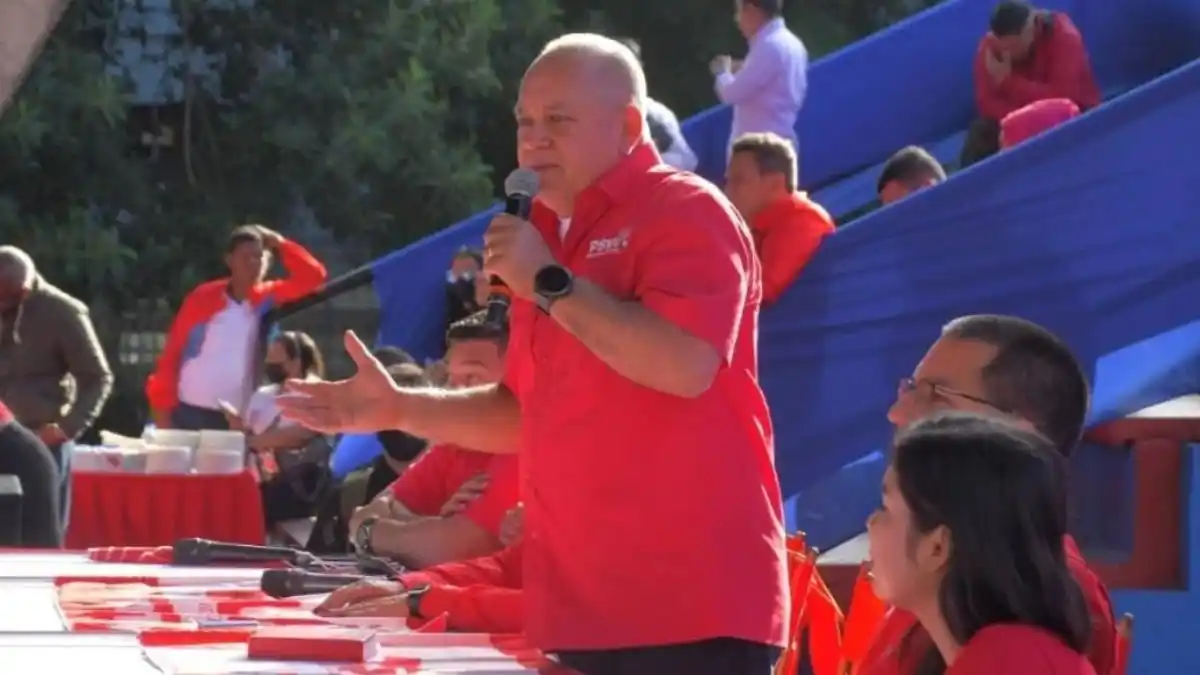 AHORA SE LA DA DE «TERESA DE CALCUTA»: el mazazo de Diosdado a María Corina Machado  