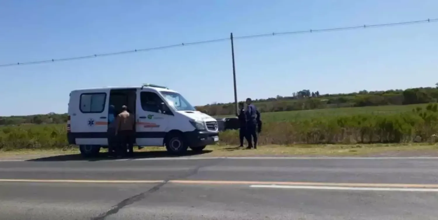 Regresaban de velar a su tío que falleció en un choque frontal en Paraná y volcaron con su camioneta