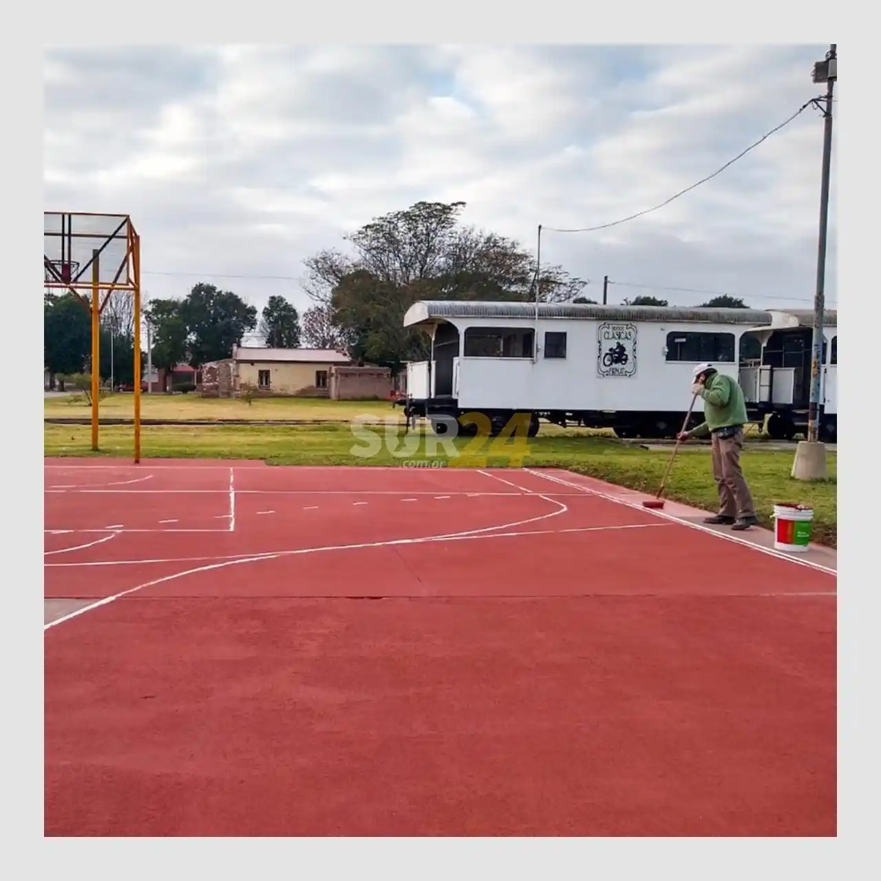 Firmat: Comenzaron a pintar las Canchas de Básquet del Playón del Ferrocarril