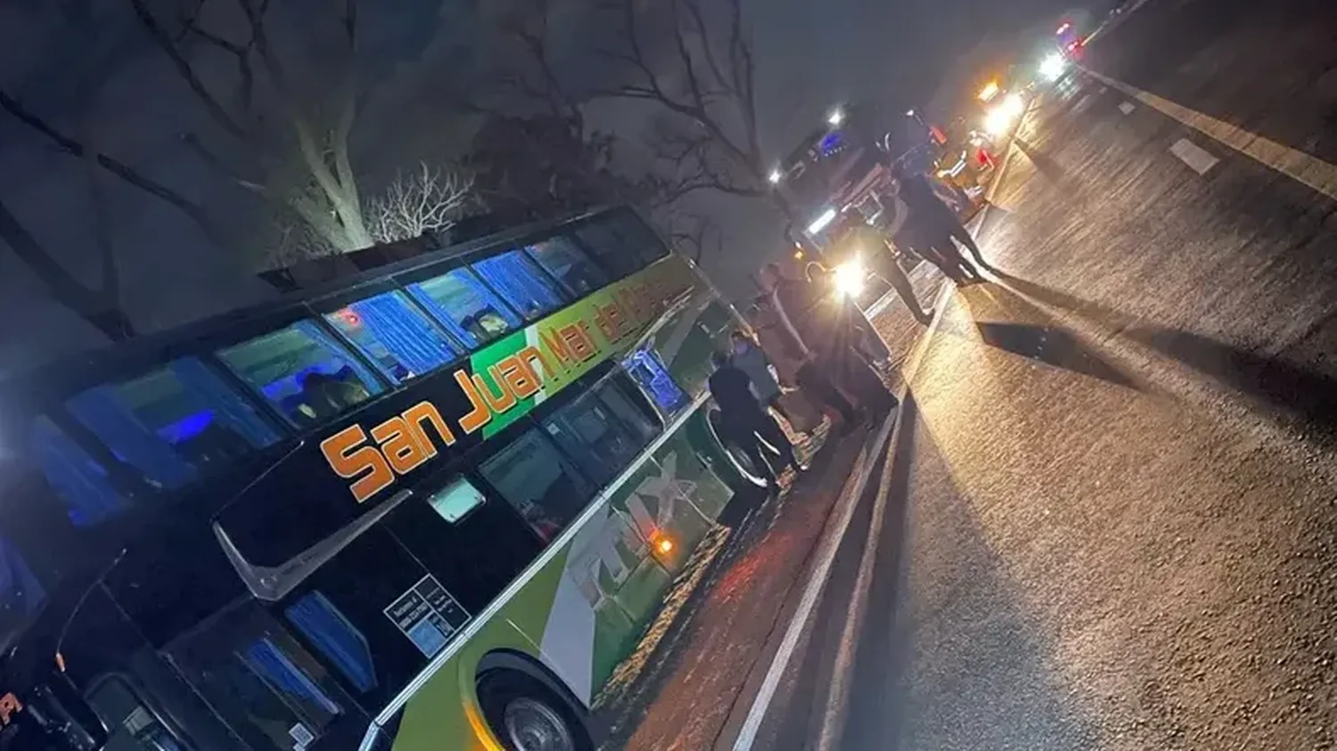 Terrible accidente en Ruta 8: intentaba ayudar con la reparación de un micro y terminó internado con lesiones gravísimas