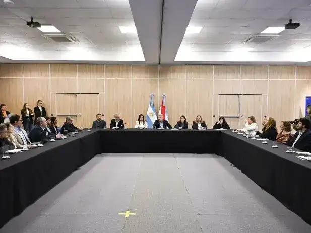 La Mesa de Primera Infancia repasó avances en vacunación, desarrollo temprano y sala de tres años