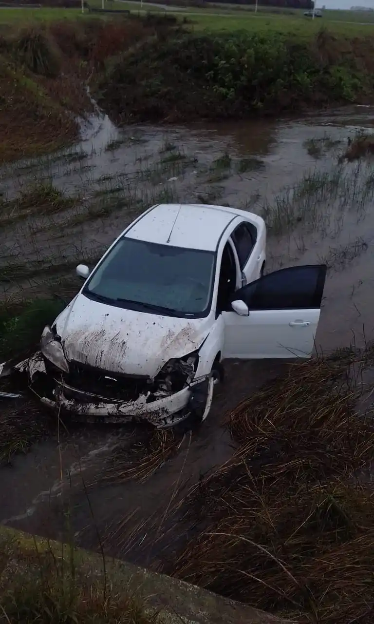 Despistó en la rotonda de las Cuatro Bocas
