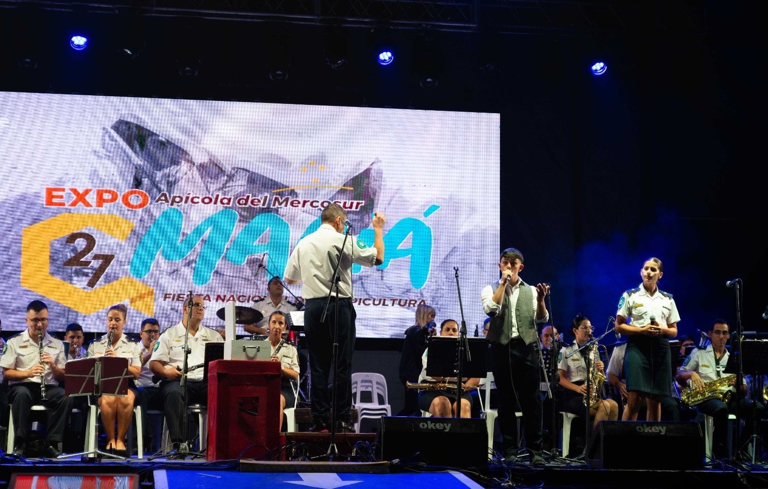 El gobernador estuvo en Maciá y llamó a trabajar para agregarle valor a la producción de la miel
