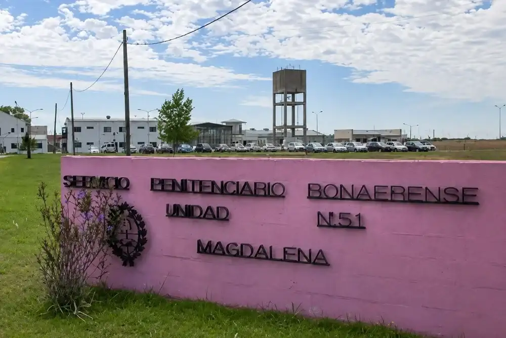 La entrada de la Unidad Nº 51 del Servicio Penitenciario Bonaerense, en Magdalena.