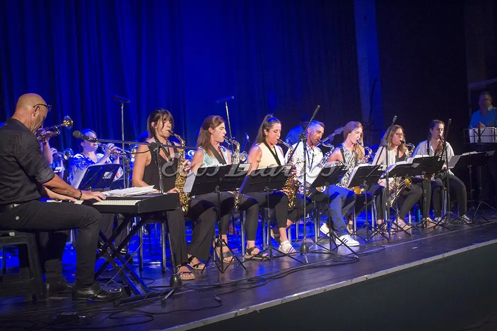 Senior Big Band, dirigida por Juan Gesualdi