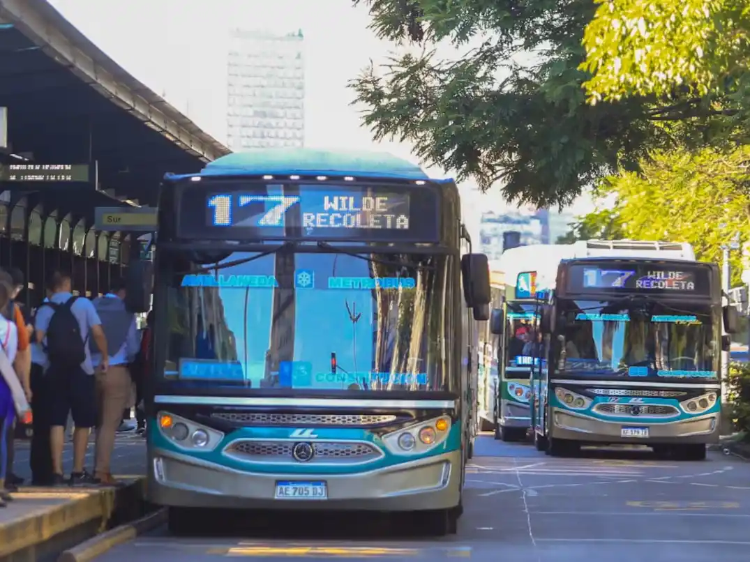 AMBA: tras el acuerdo con el Gobierno, las empresas de colectivos comenzaron a restablecer las frecuencias